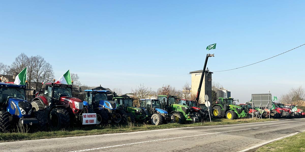 Continuano le proteste: i trattori arrivano a Verona e Ferrara